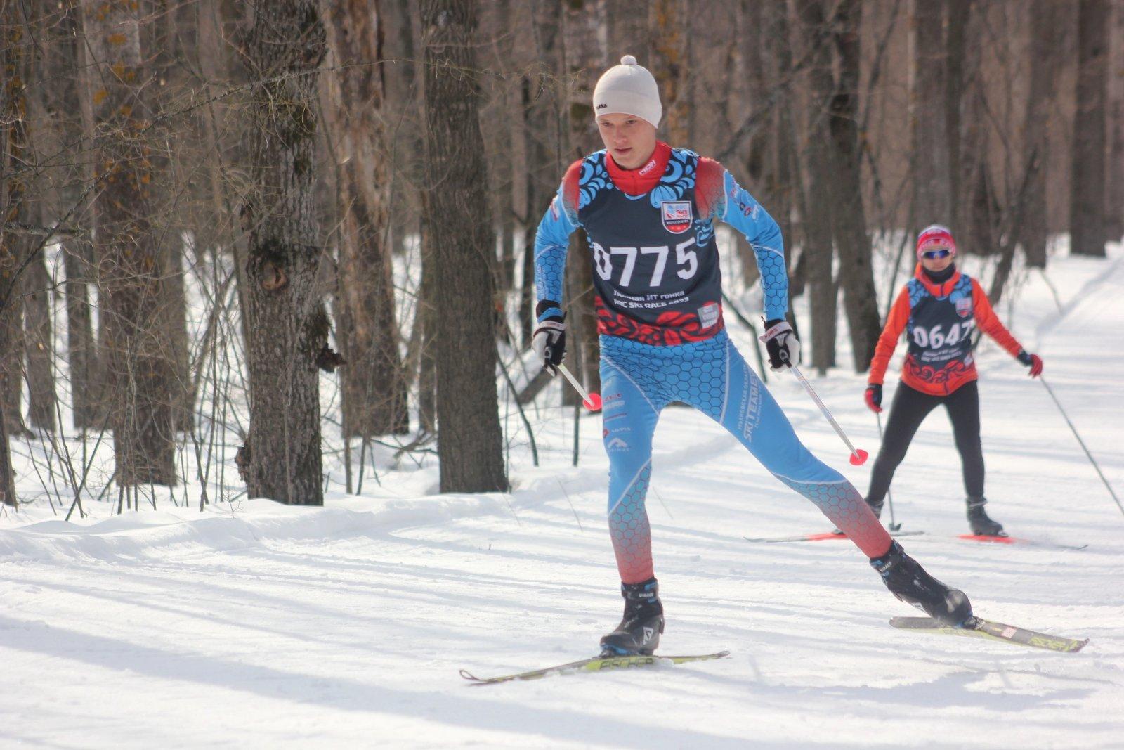 Лыжники участвовали в гонке памяти.